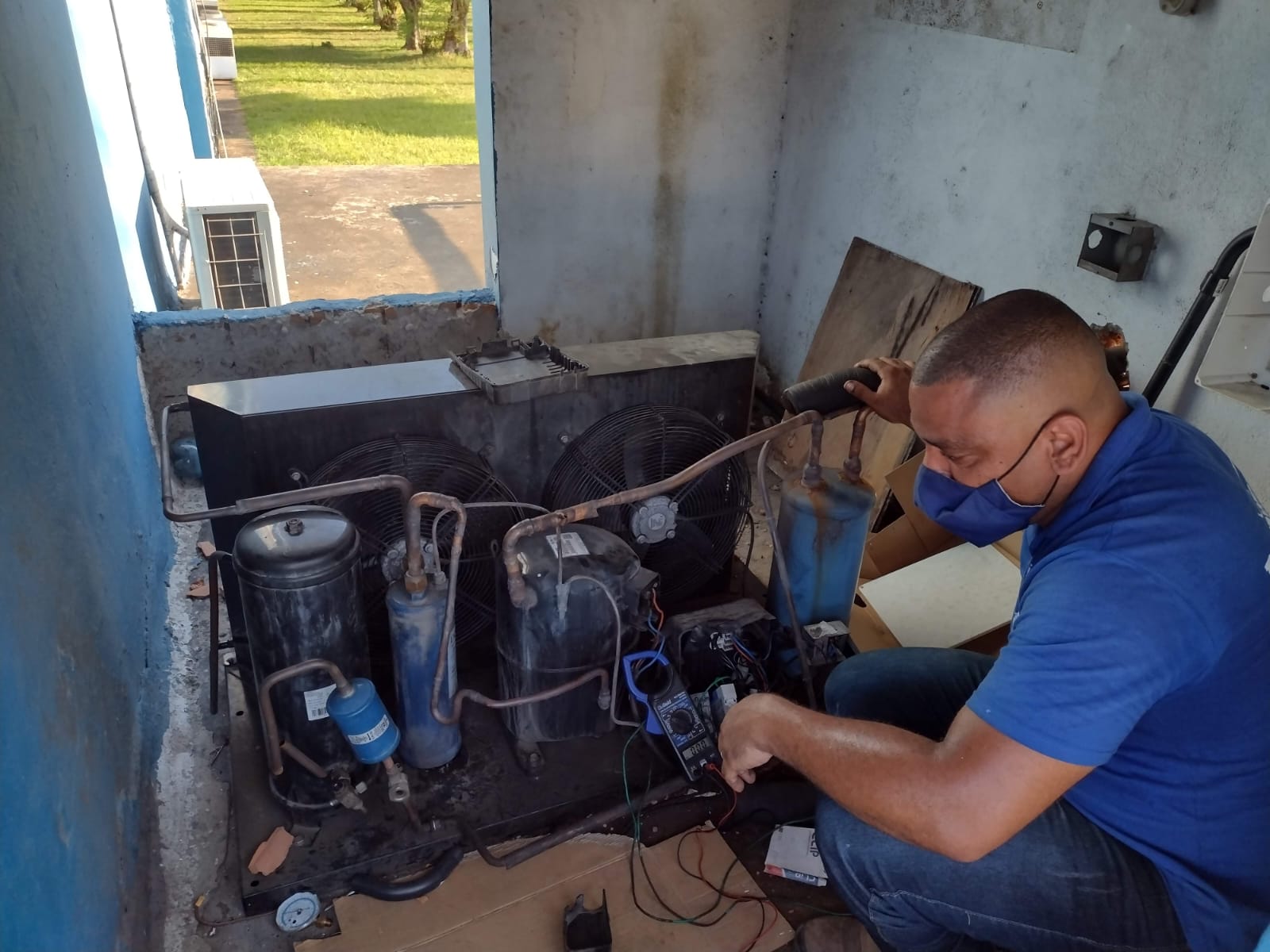 Equipe Victor Repara em atendimento